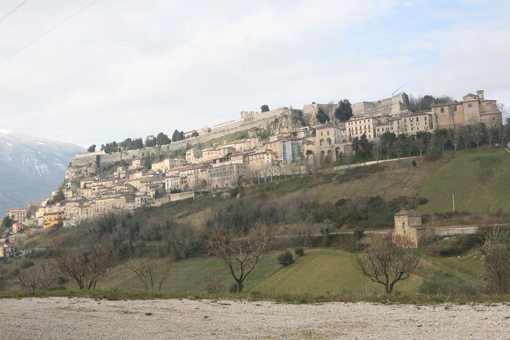 B&B La Collina Degli Ulivi Civitella Del Tronto Luaran gambar